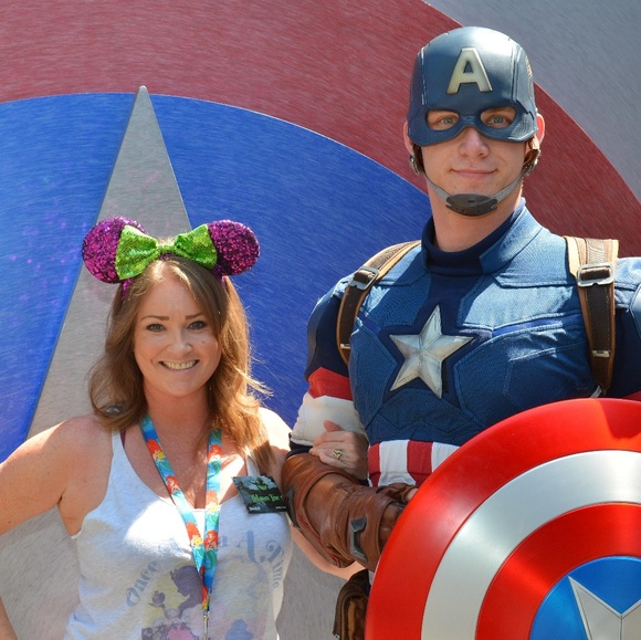 A FAMILY THAT DISNEY'S TOGETHER STAYS TOGETHER - Picture 5 of 9